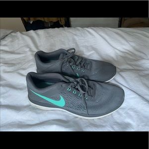 Nike Fitsole Size 9 Sneakers